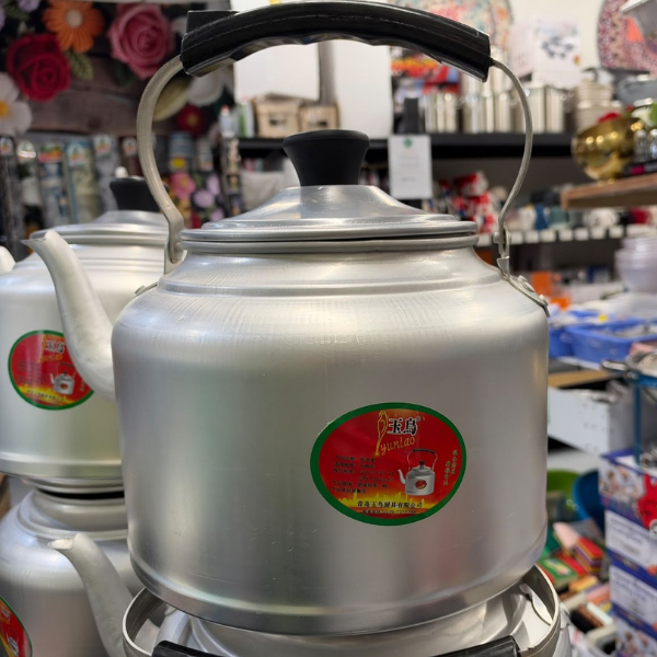 Shop traditional 10L thickened aluminium kettles in Auckland at Safe & Save. High-capacity gas stove kettle perfect for large families & commercial use.